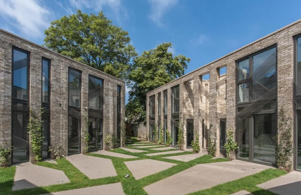 3 bedroom mews property for rent