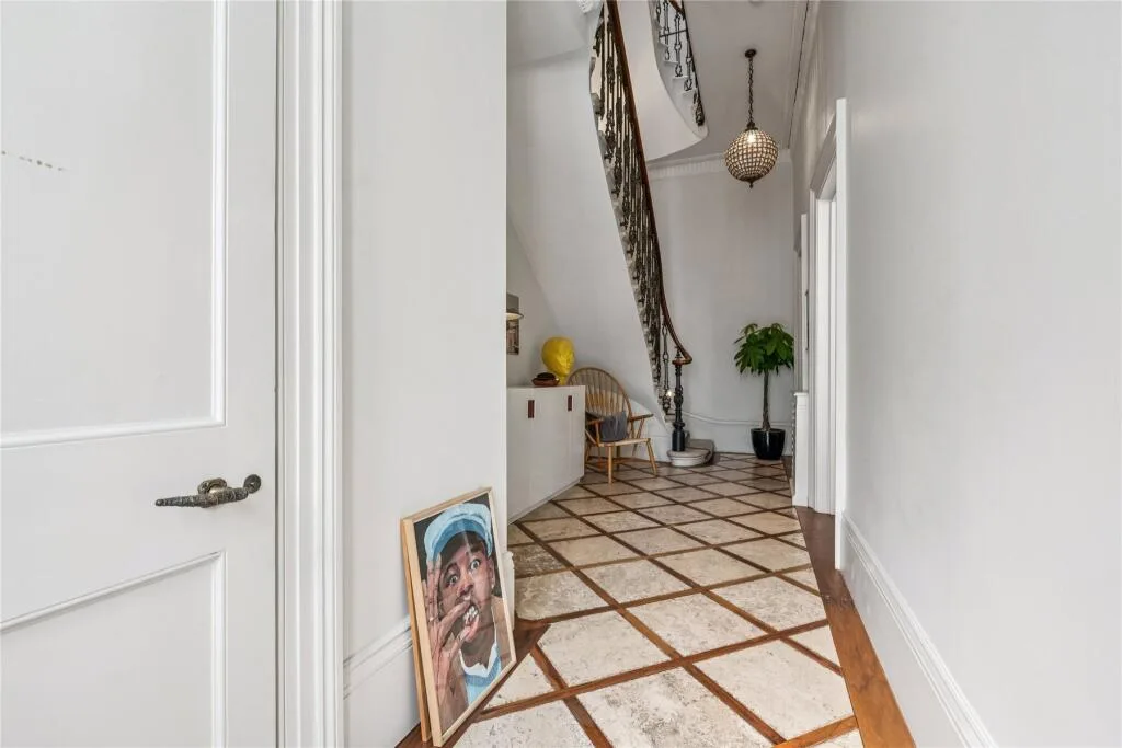 5 bedroom maisonette for rent