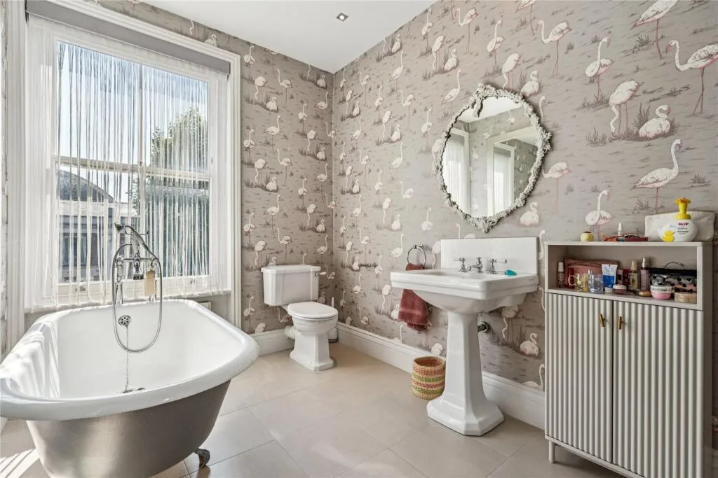 5 bedroom maisonette for rent