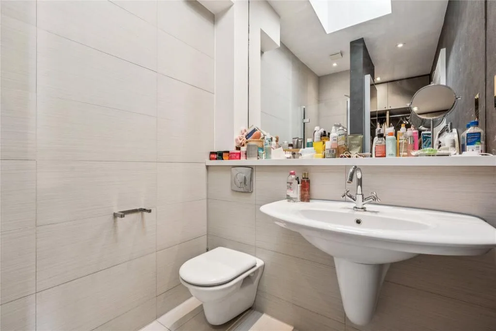 5 bedroom maisonette for rent