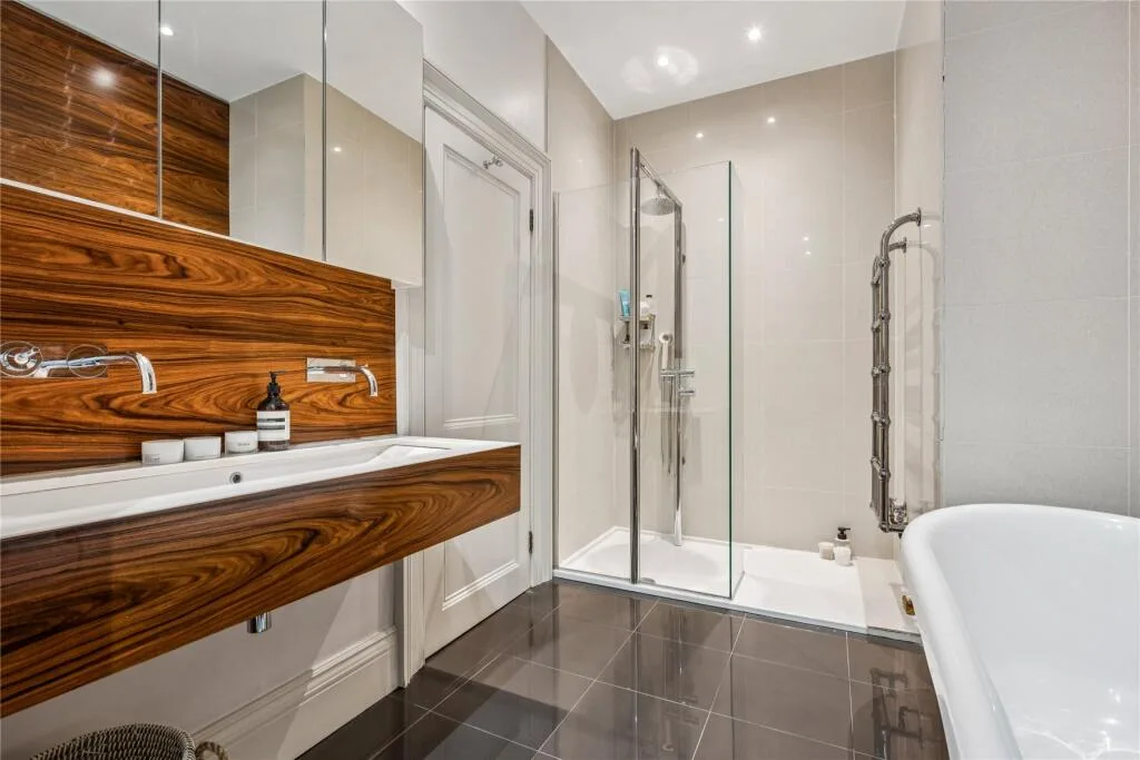 5 bedroom maisonette for rent