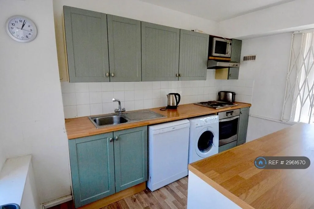 1 bedroom maisonette for rent