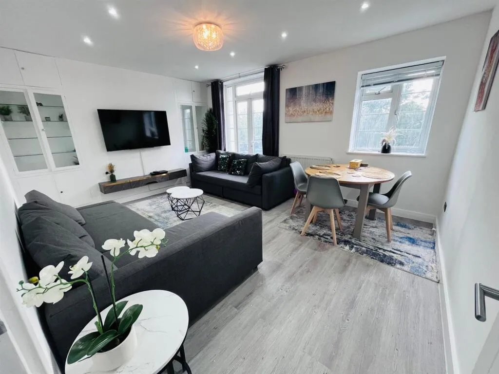 3 bedroom flat for rent