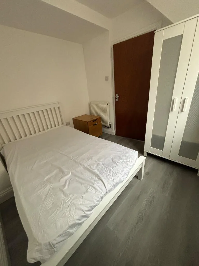 6 bedroom terraced house for rent