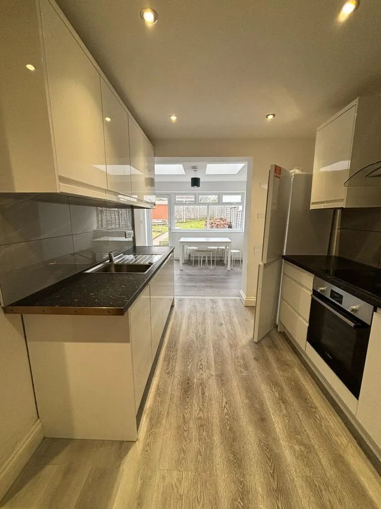 6 bedroom terraced house for rent
