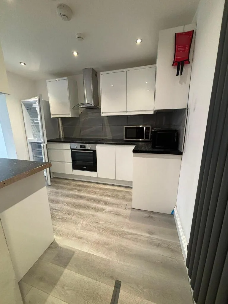 6 bedroom terraced house for rent