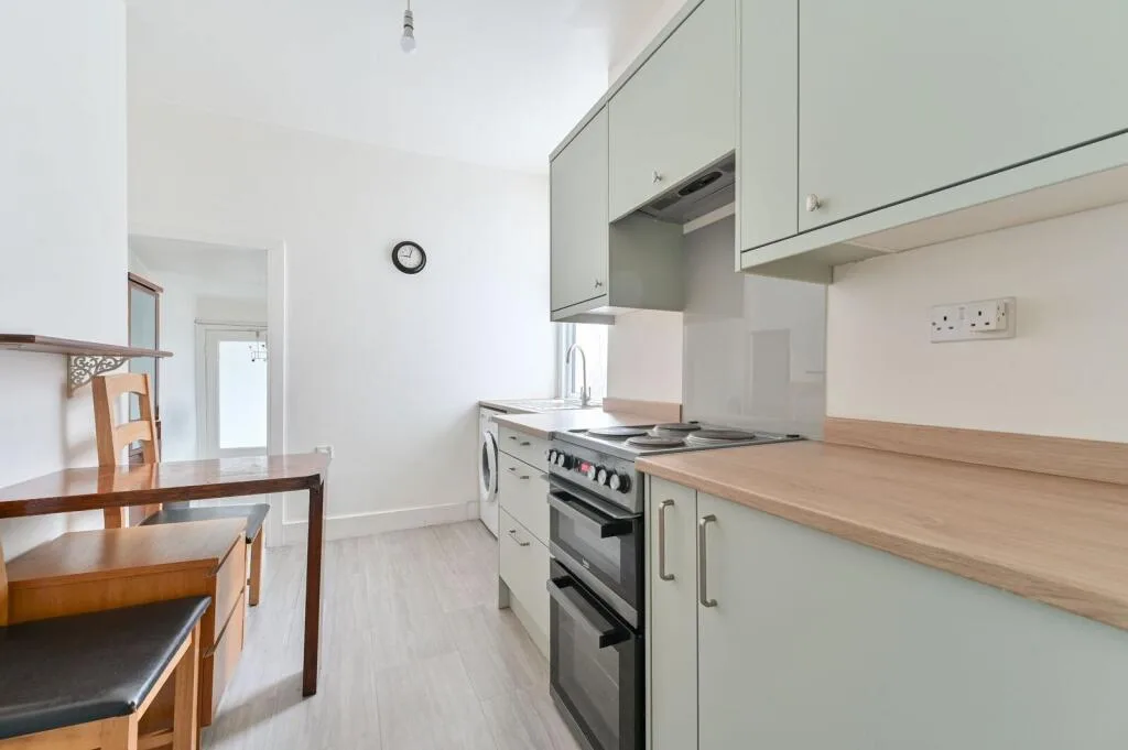 1 bedroom maisonette for rent