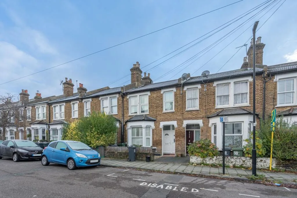1 bedroom maisonette for rent