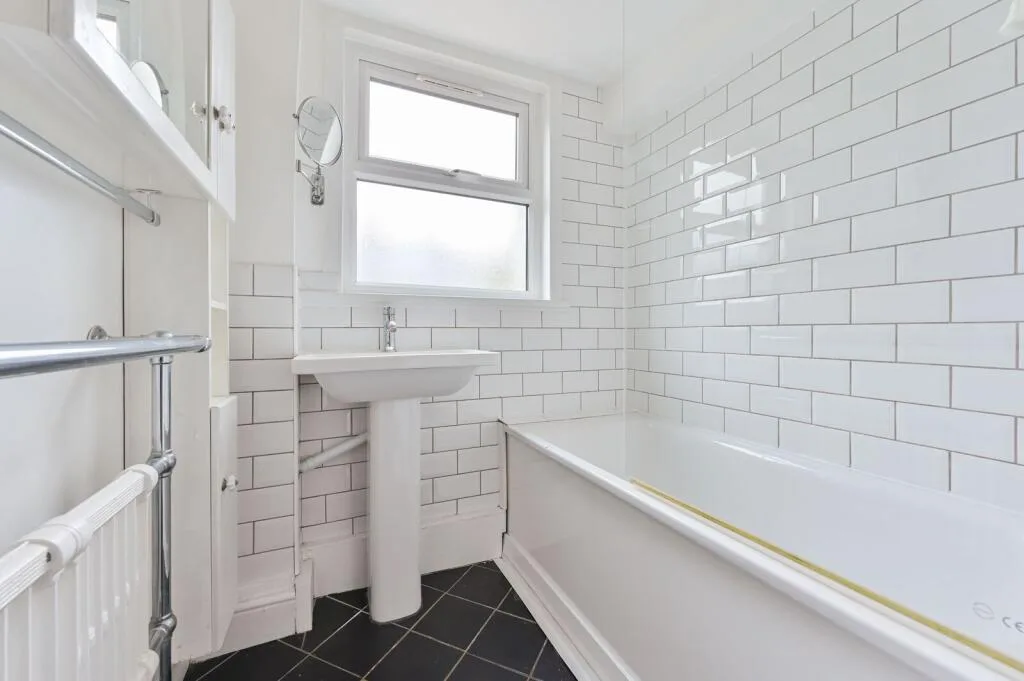 1 bedroom maisonette for rent
