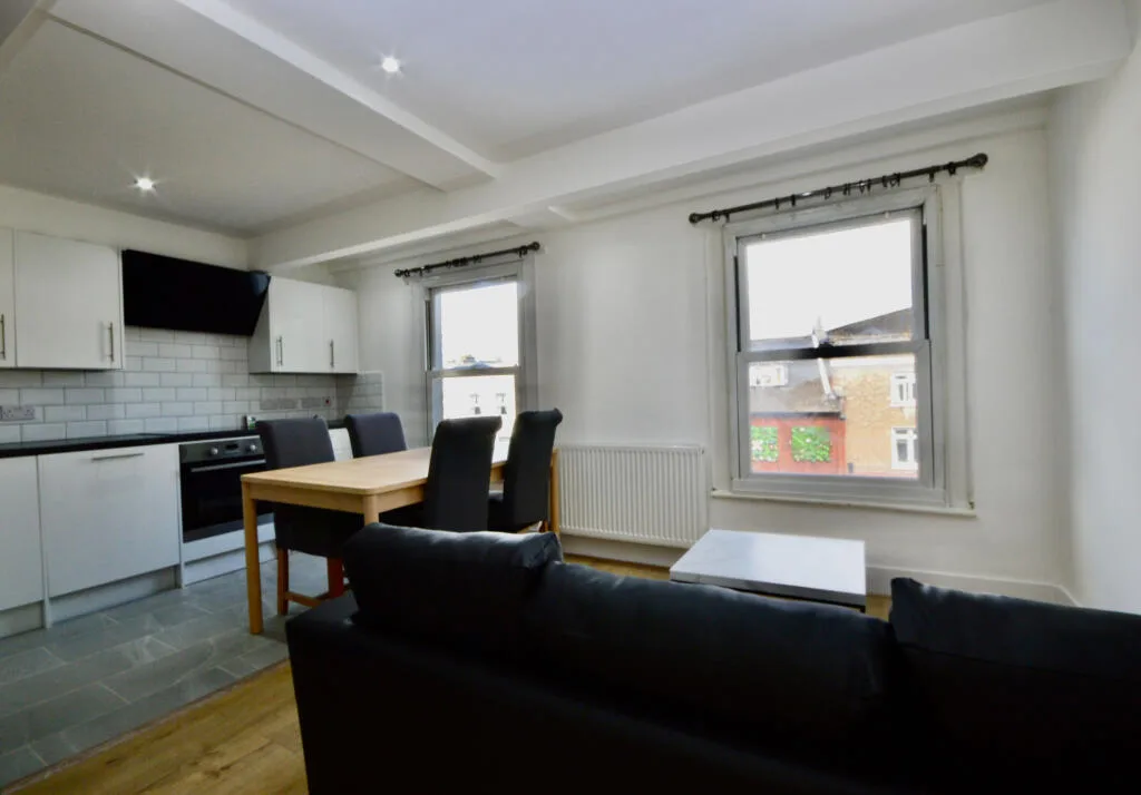4 bedroom maisonette for rent