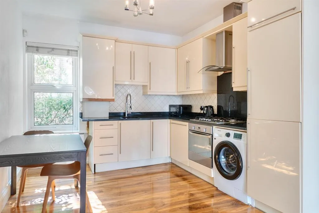 2 bedroom maisonette for rent