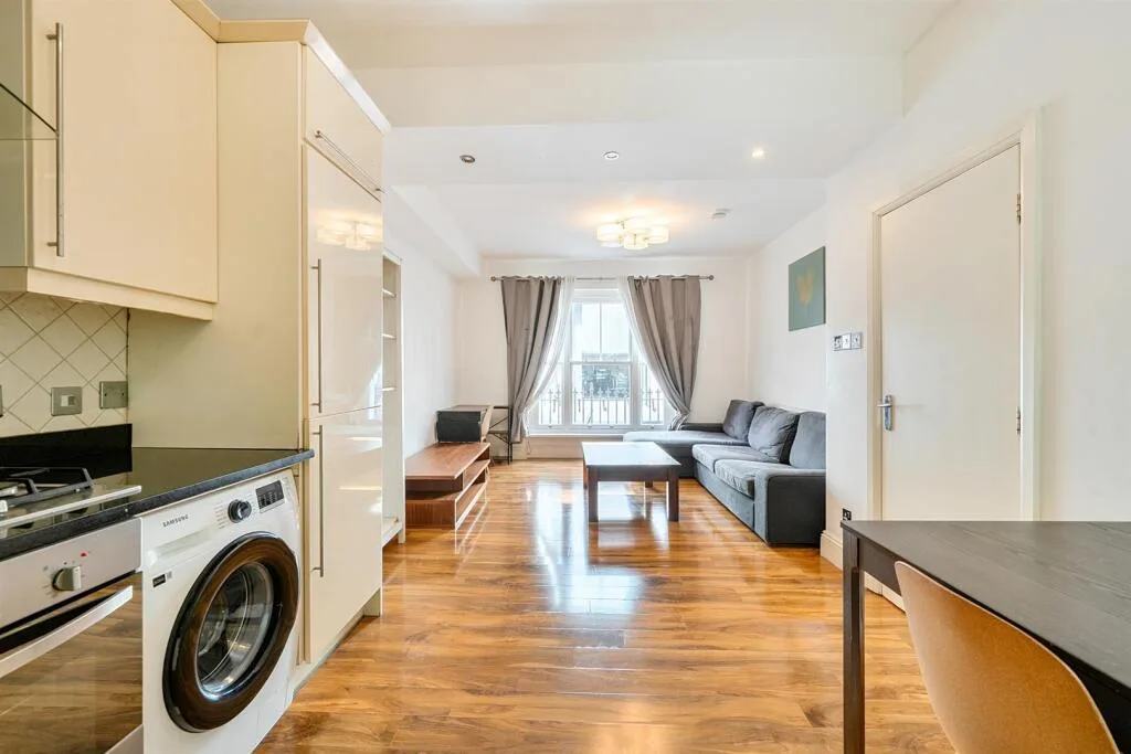 2 bedroom maisonette for rent