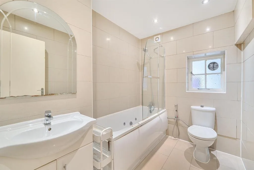 2 bedroom maisonette for rent