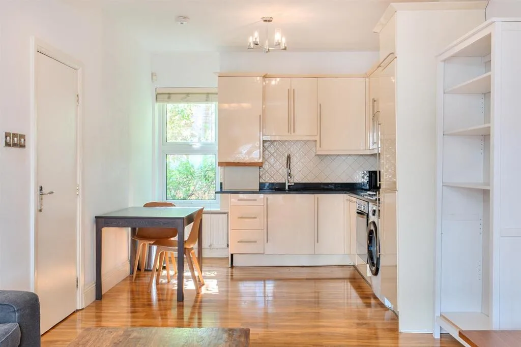 2 bedroom maisonette for rent