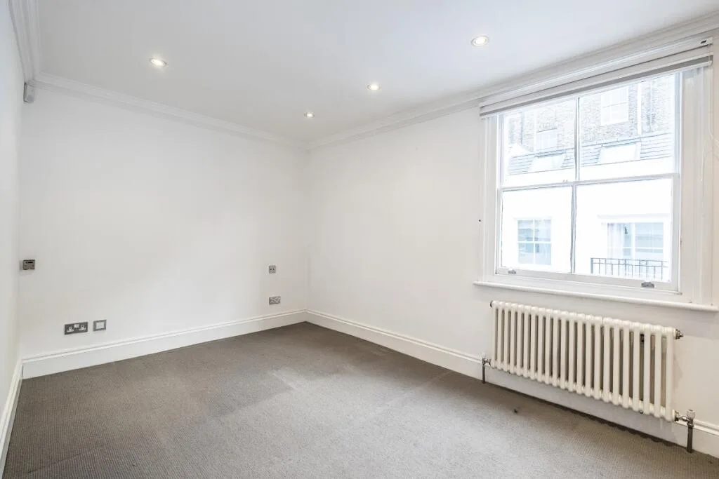 3 bedroom mews property for rent