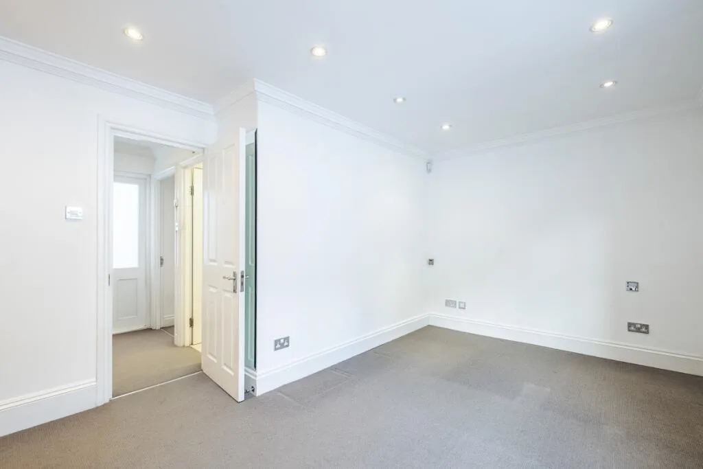 3 bedroom mews property for rent