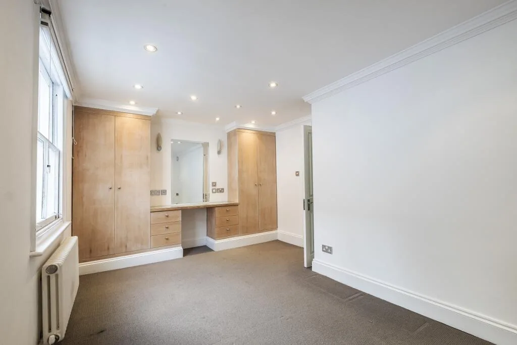 3 bedroom mews property for rent