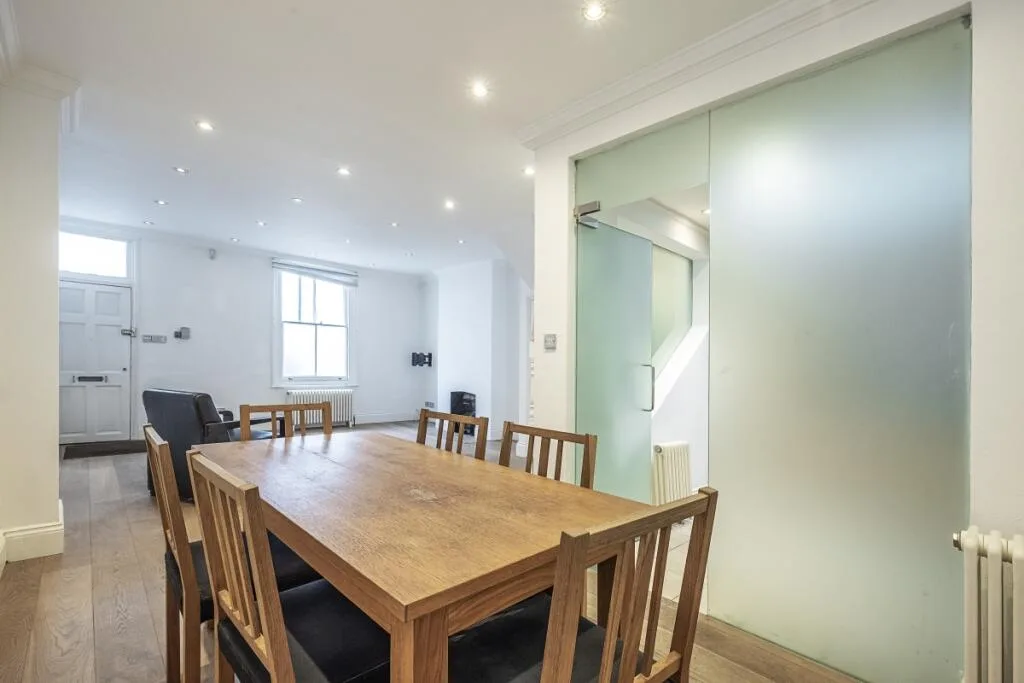 3 bedroom mews property for rent