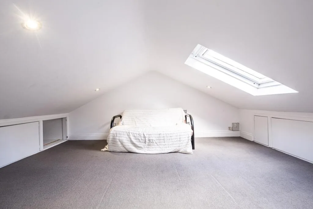 3 bedroom mews property for rent