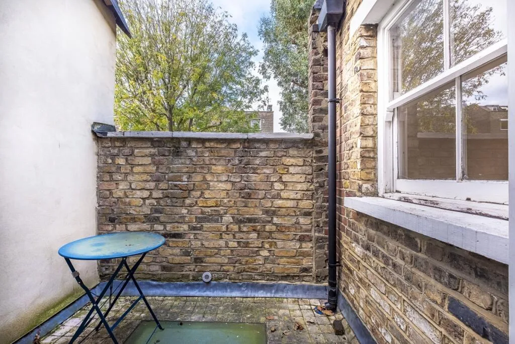 3 bedroom mews property for rent