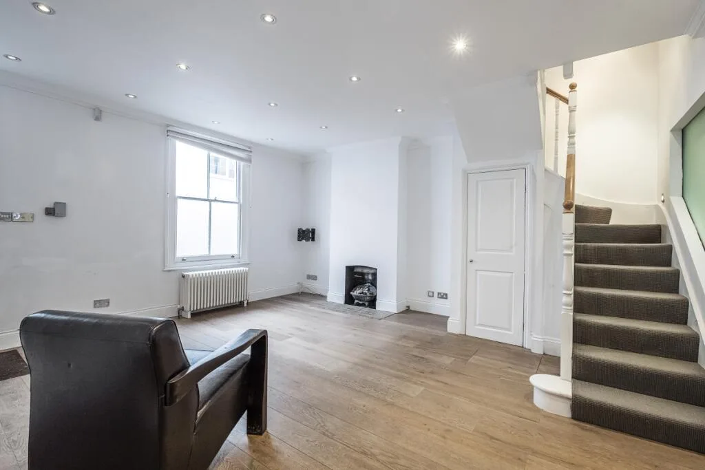 3 bedroom mews property for rent