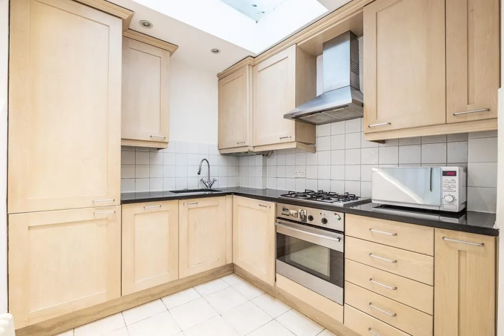 3 bedroom mews property for rent