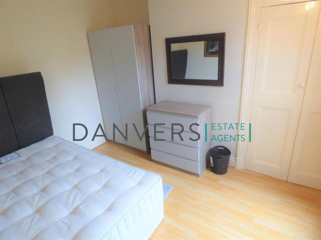 4 bedroom terraced house for rent