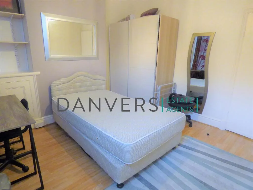 4 bedroom terraced house for rent