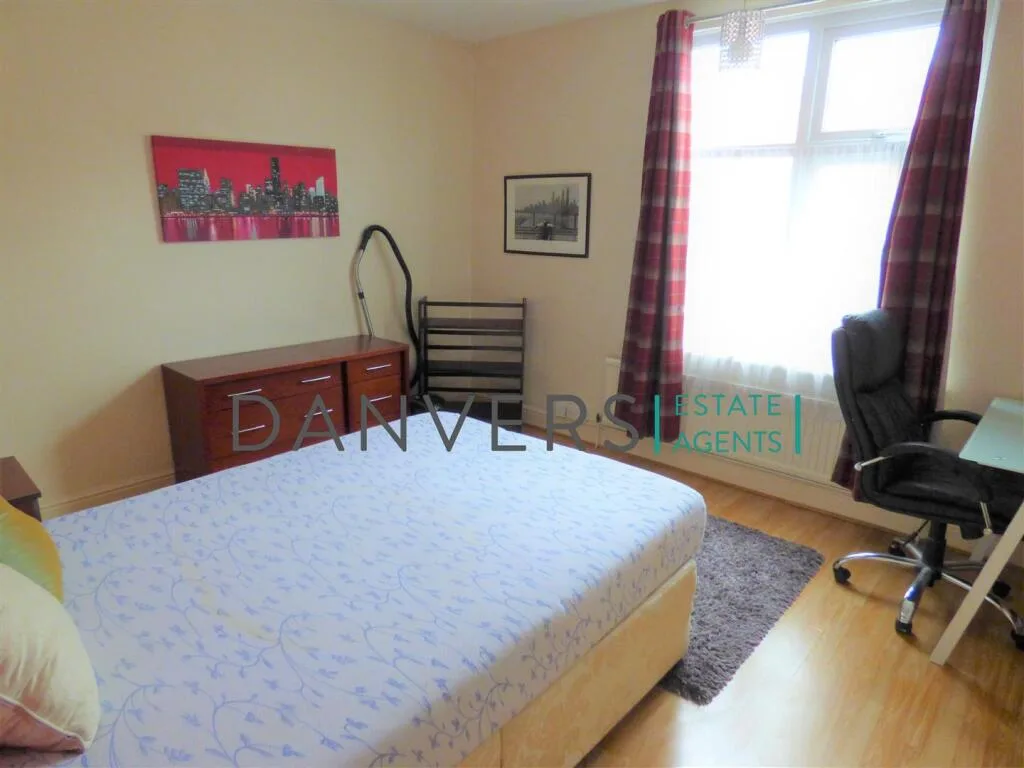 4 bedroom terraced house for rent