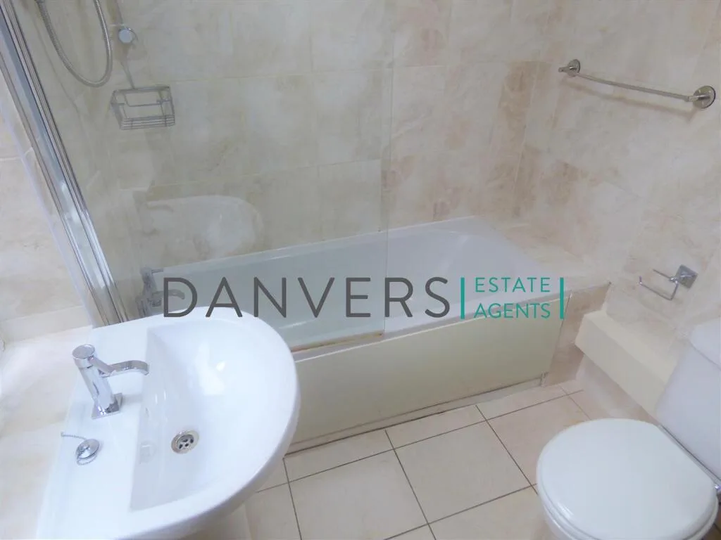 4 bedroom terraced house for rent