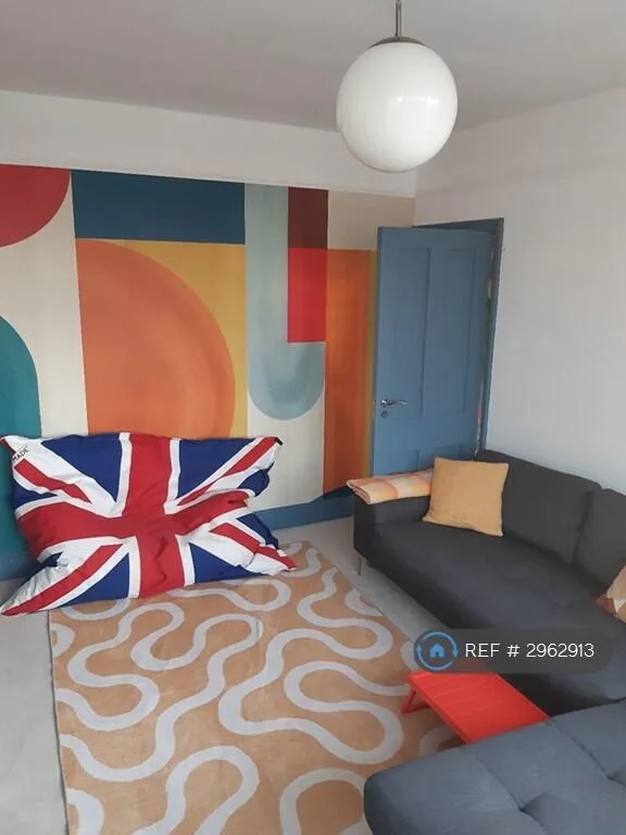 2 bedroom maisonette for rent