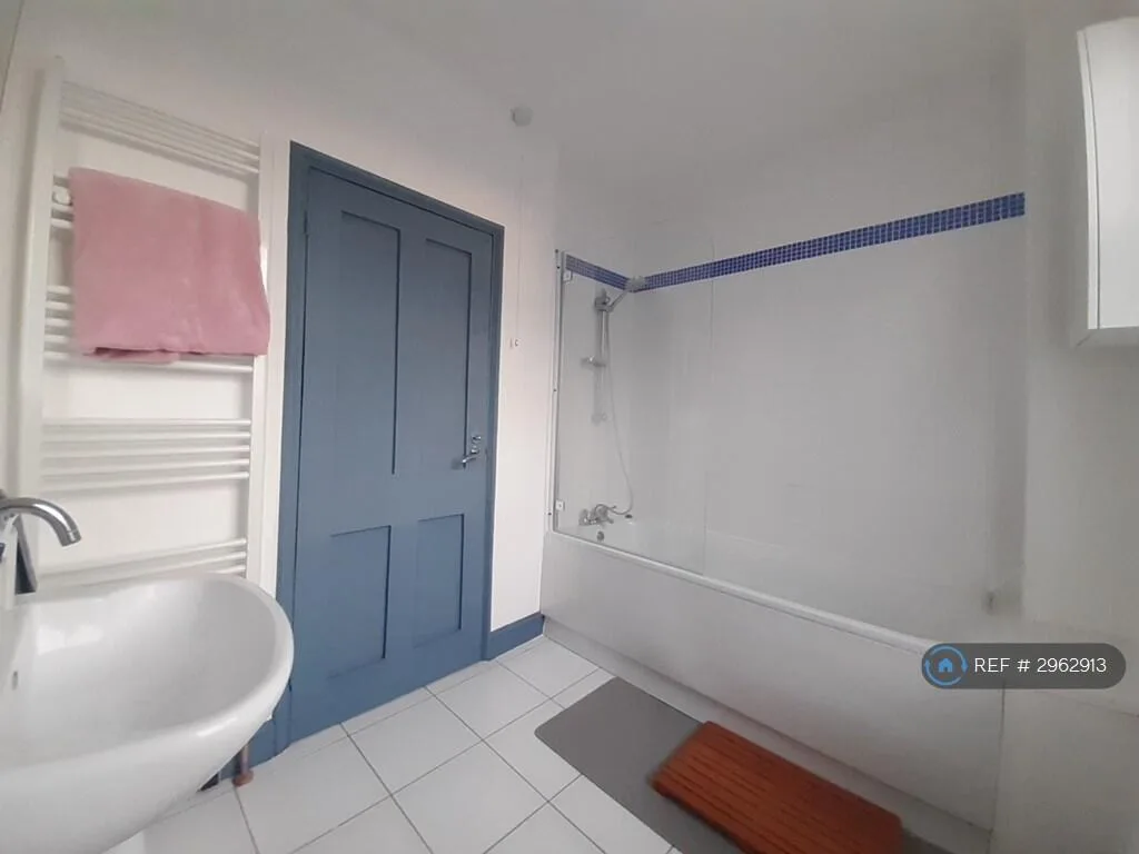 2 bedroom maisonette for rent