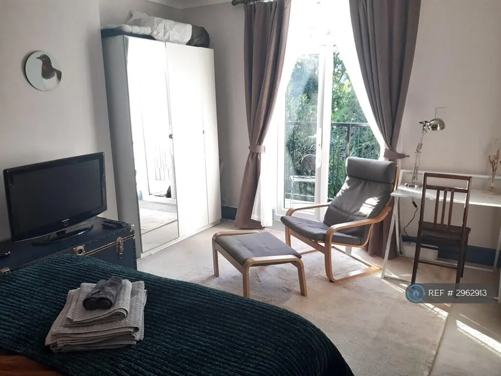 2 bedroom maisonette for rent