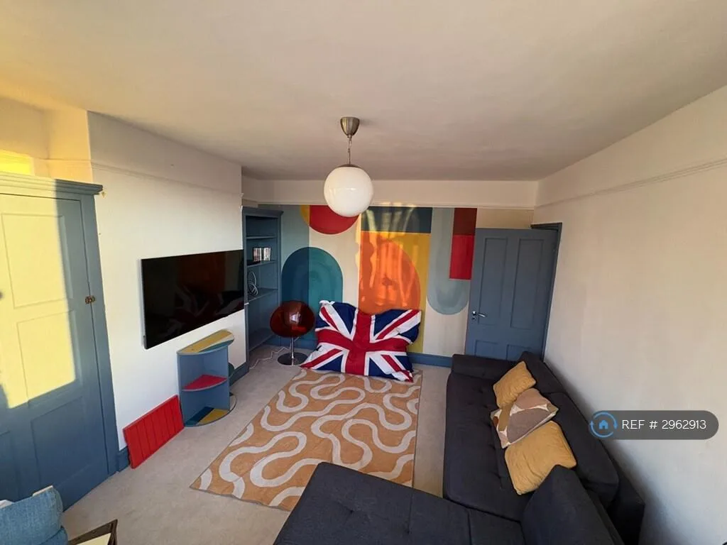 2 bedroom maisonette for rent