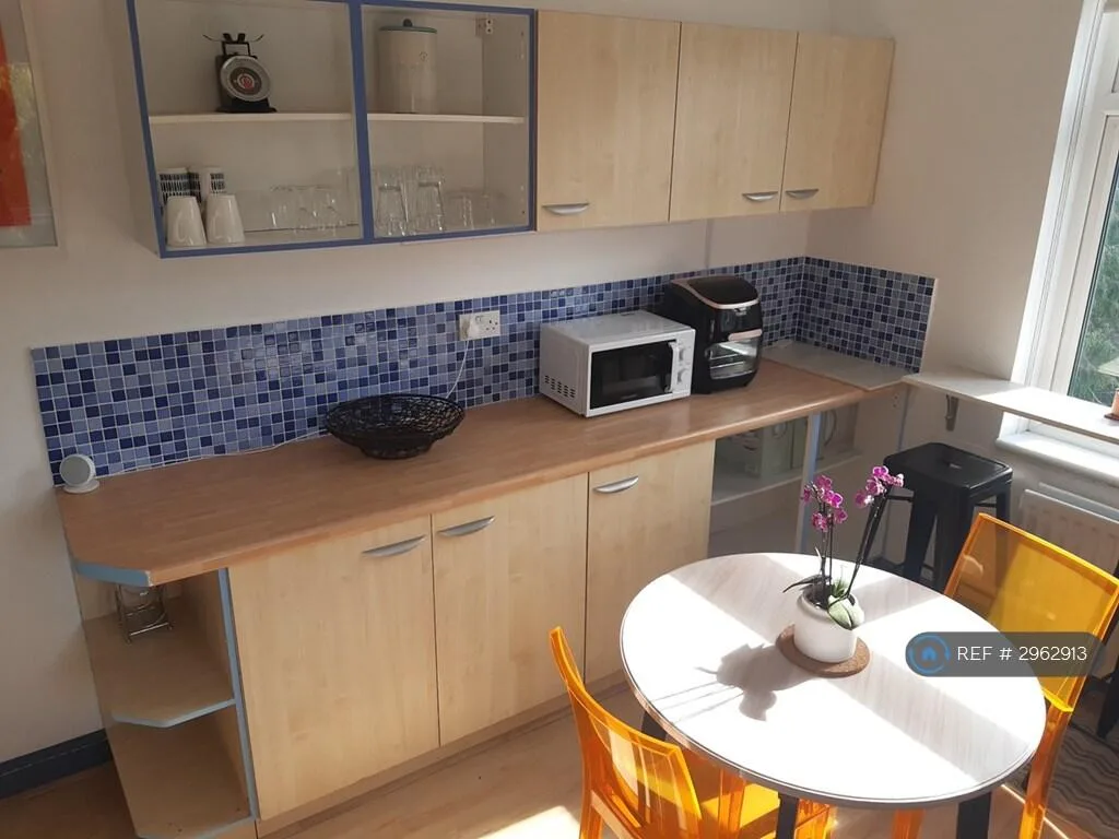 2 bedroom maisonette for rent