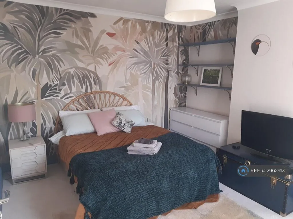 2 bedroom maisonette for rent