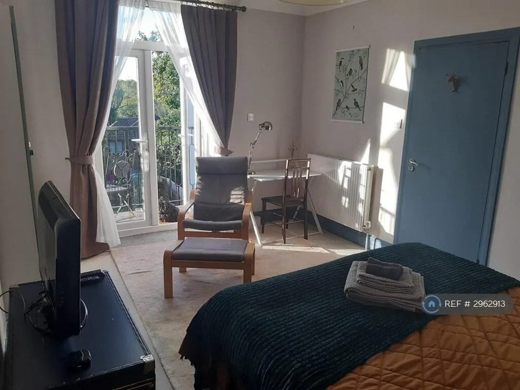 2 bedroom maisonette for rent