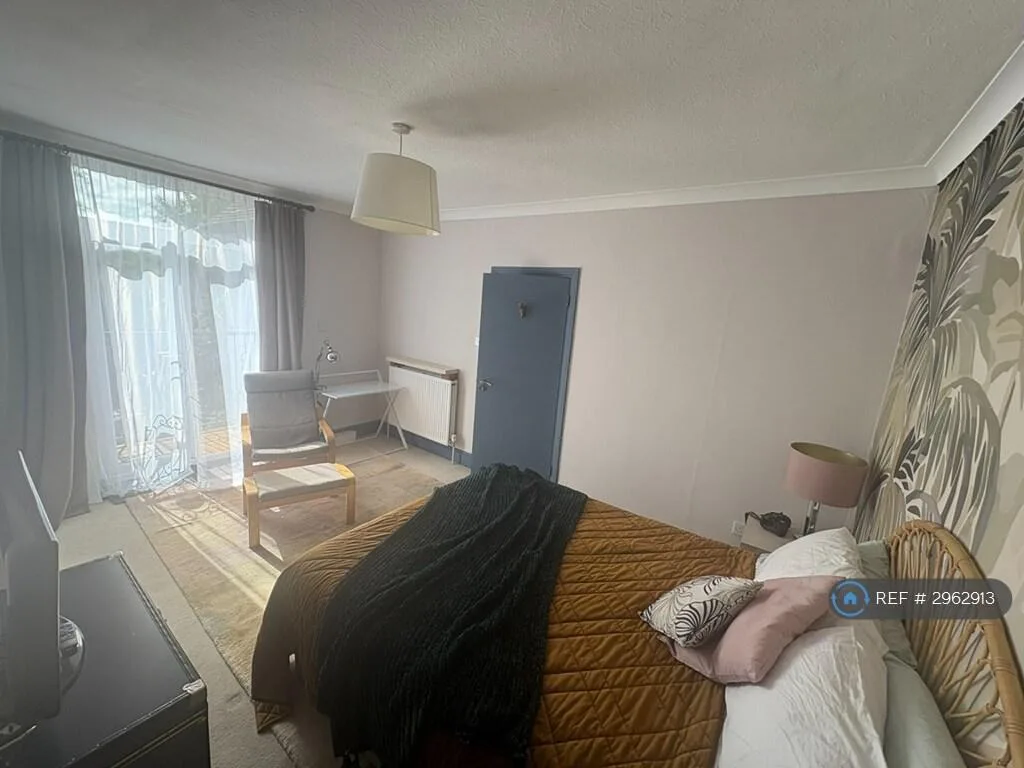 2 bedroom maisonette for rent