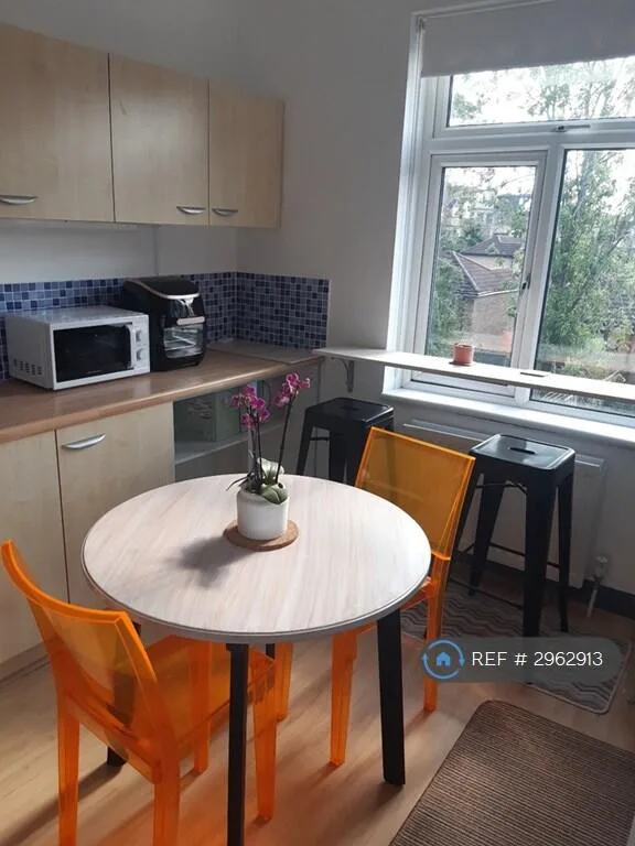 2 bedroom maisonette for rent