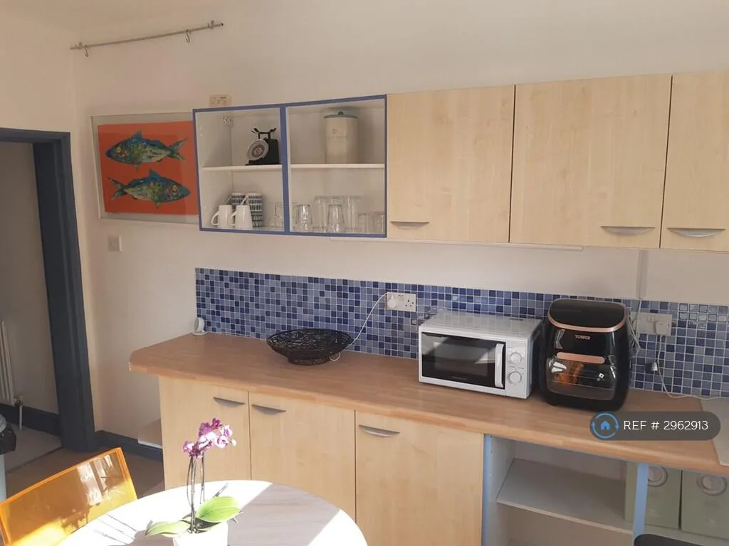2 bedroom maisonette for rent