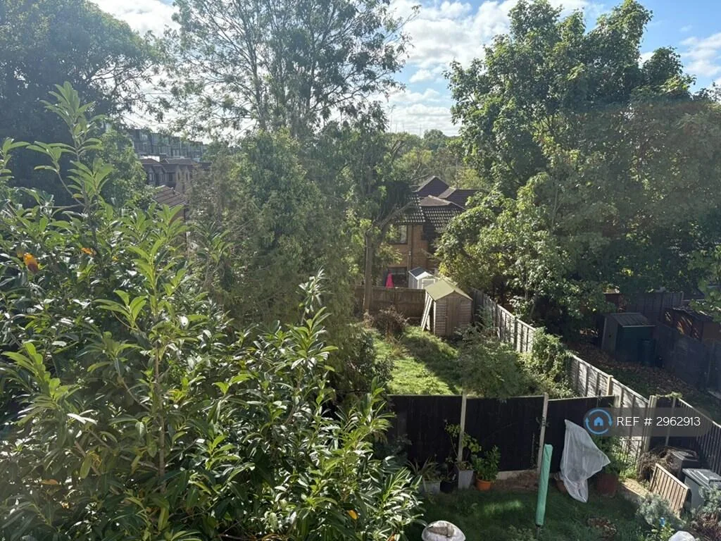 2 bedroom maisonette for rent