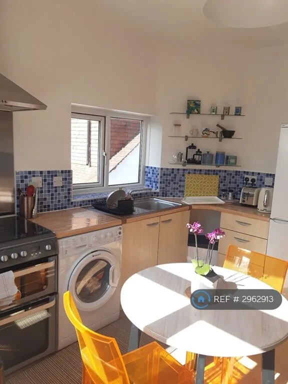 2 bedroom maisonette for rent