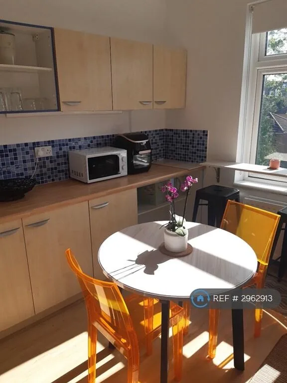 2 bedroom maisonette for rent
