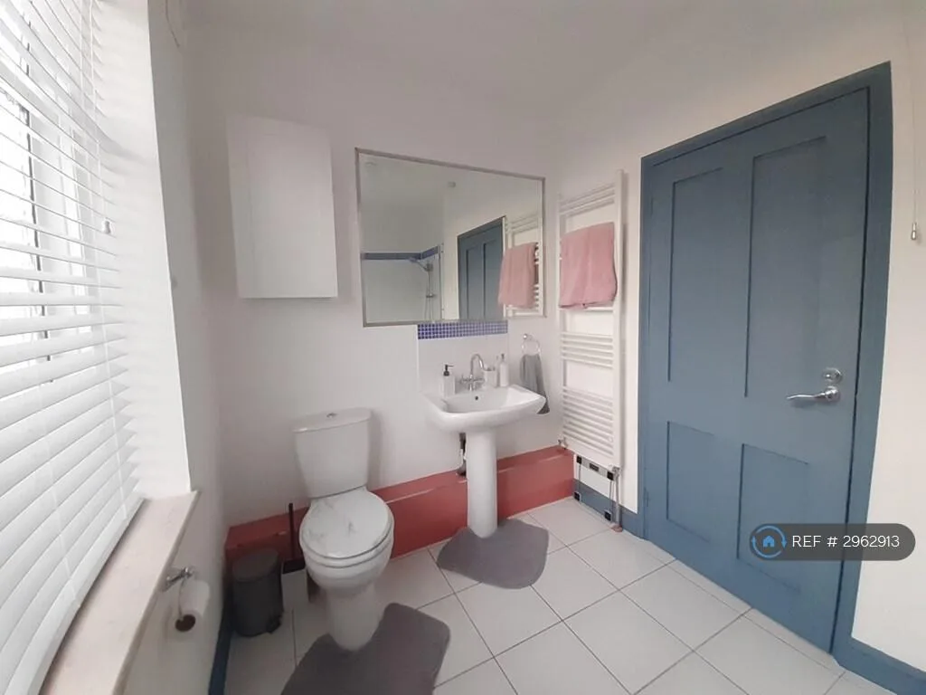 2 bedroom maisonette for rent