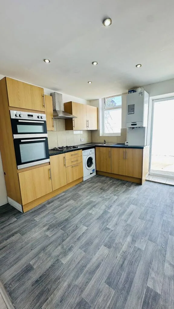 3 bedroom flat for rent