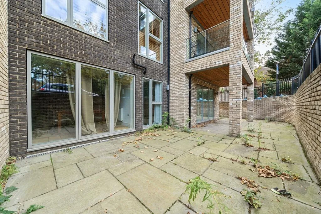 3 bedroom flat for rent