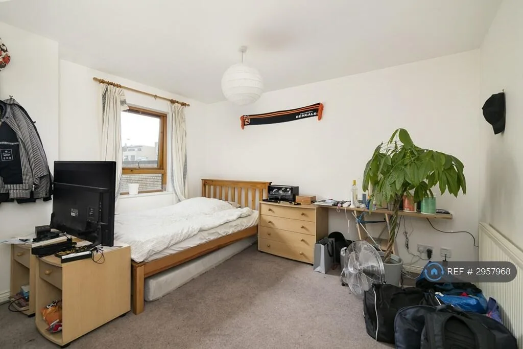 4 bedroom end of terrace house for rent