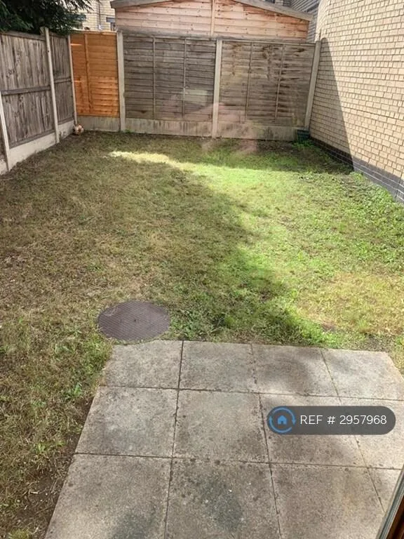 4 bedroom end of terrace house for rent