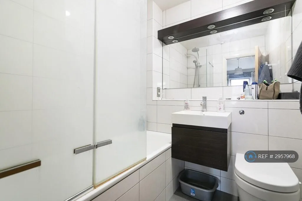 4 bedroom end of terrace house for rent