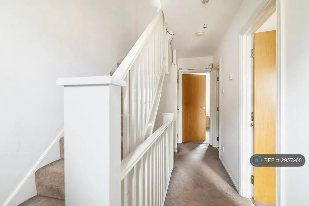 4 bedroom end of terrace house for rent